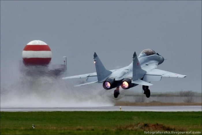 MiG-29M2 của Nga bắt đầu bài bay trình diễn